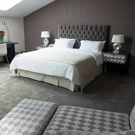 Vienna Suites *