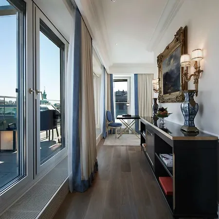 Sacher Hotel 5*