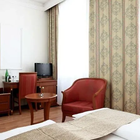 Novum Cristall Messe Hotel 3*