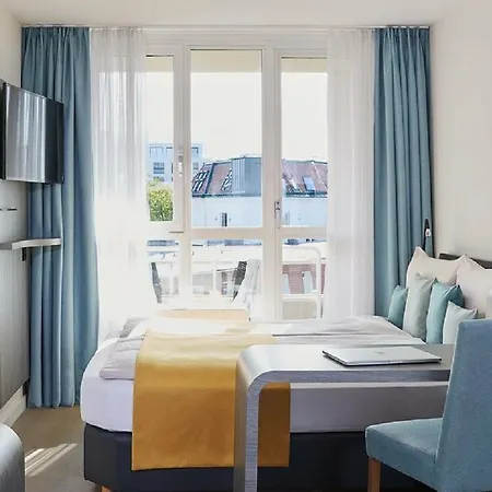 Living Kaiser Franz Joseph 4*