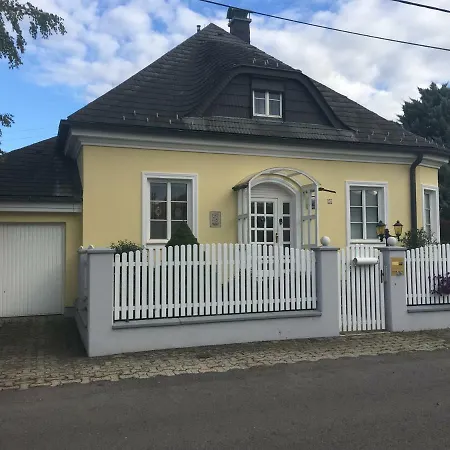 Haus In Idyllischer Lage Holiday home Vienna