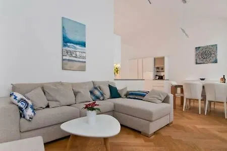 Apartment Sisi *