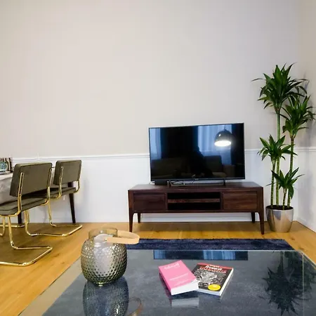 Urania - Mai's Apartment *