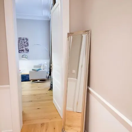 Apartment Urania - Mai's