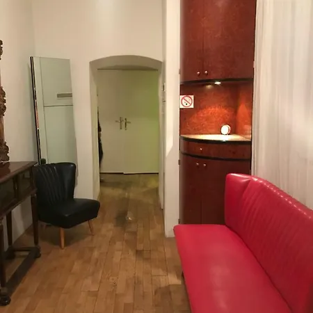 The Barts Center - Self Check-in * Viena