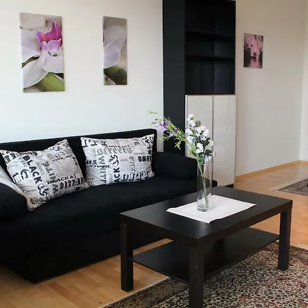 2.5-room & Balcony Near Uno, Serviced Apartment *