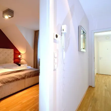 City Center Penthouse Graben Apartment *