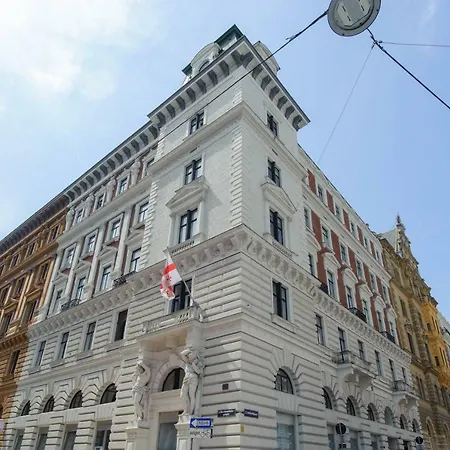 Living - Rathaus * Vienna