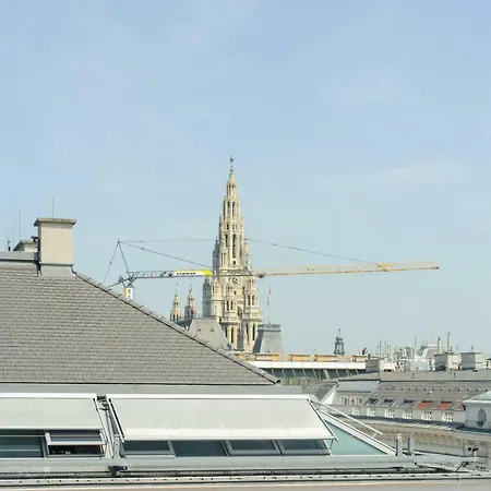 Living - Rathaus * Vienna