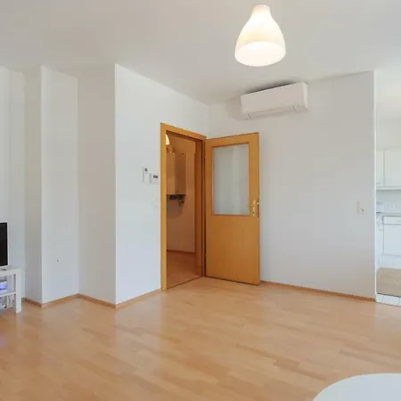 Apartment Living - Rathaus