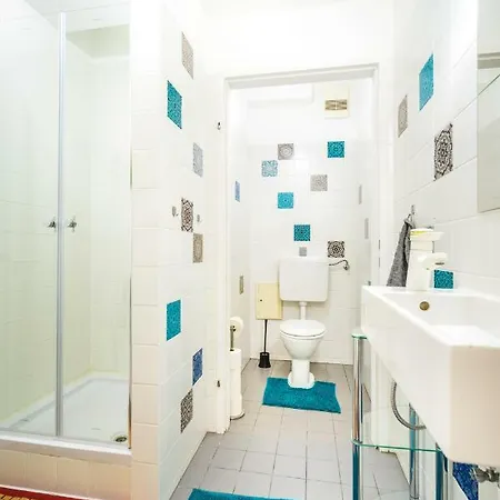 10 Min. Downtown - 2 Bedrooms - Parking Apartment Vienna