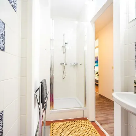 Apartment 10 Min. Downtown - 2 Bedrooms - Parking *