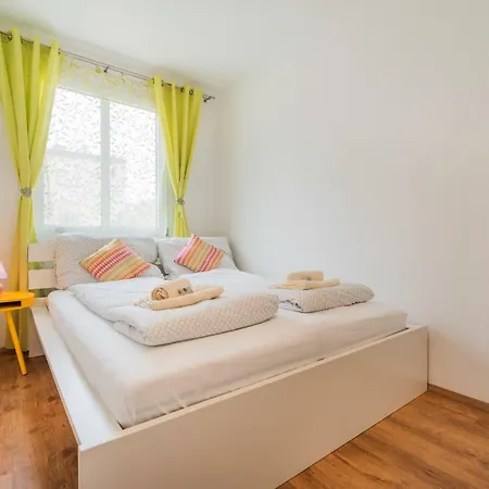 Apartment 10 Min. Downtown - 2 Bedrooms - Parking *
