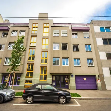 10 Min. Downtown - 2 Bedrooms - Parking * Vienna
