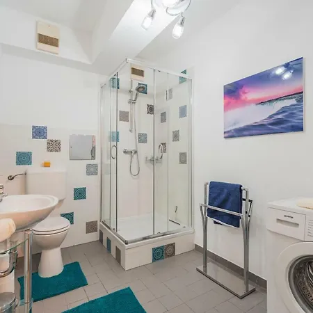 10 Min. Downtown - Metro 100m - Parking * Viena