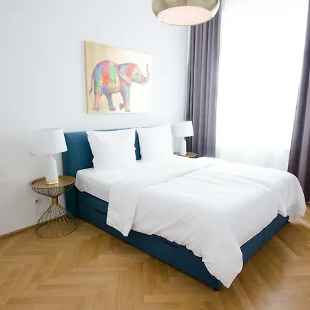 Apartment Urania - Mai's