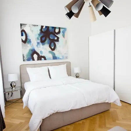 Urania - Mai's Apartment Vienna