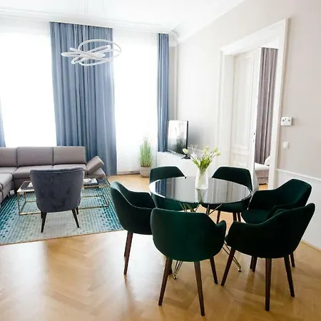 Urania - Mai's Apartment *