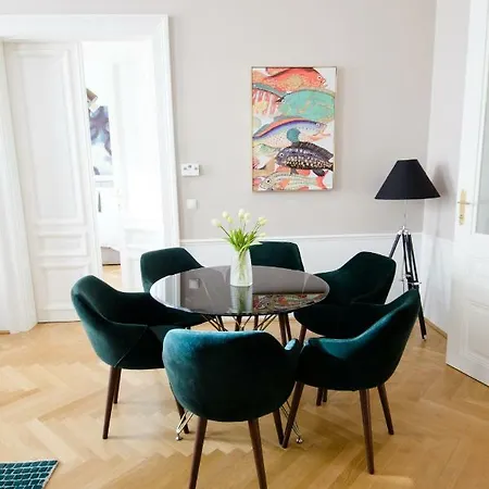 Urania - Mai's Vienna