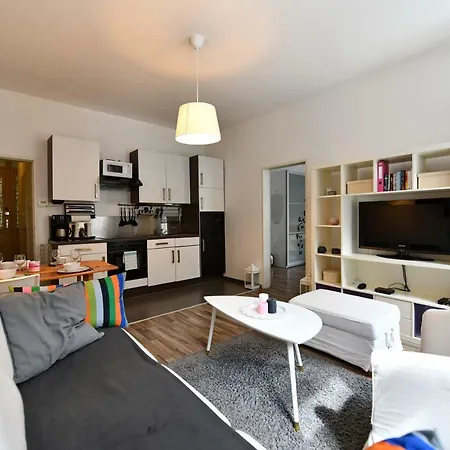 Goodman's I Apartment