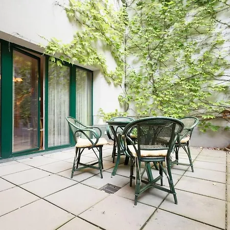 Relaxing Terrace In Lively Area Vienna