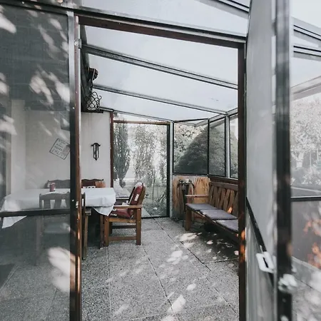 Apartmán Garden House With Parking Lot