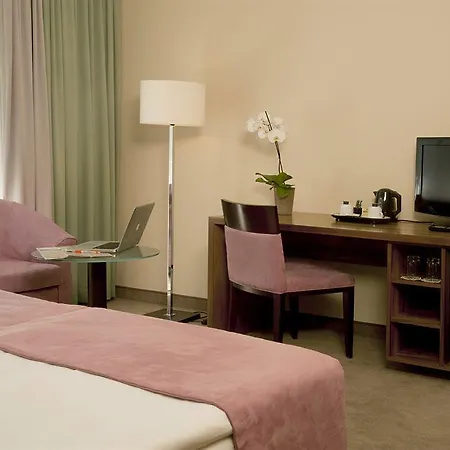 Hotel Henriette Stadthotel 4*