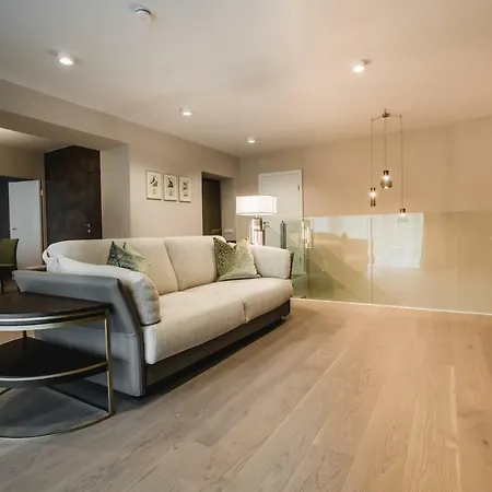 Karl Palais Wessely Apartment *