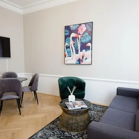 Urania - Mai's Apartment Vienna