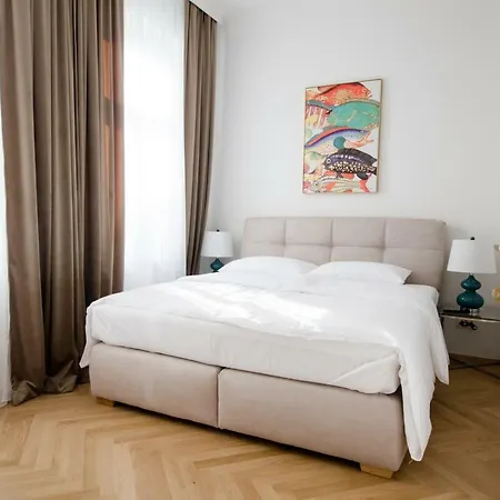 Urania - Mai's Apartment *