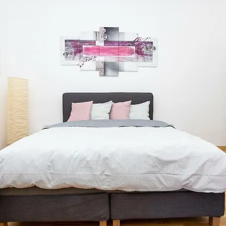 Radiant Premium - Messe Apartment *