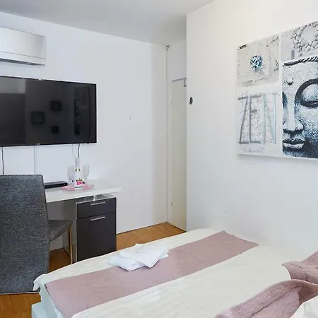 Twin Tower Homestay Vienna