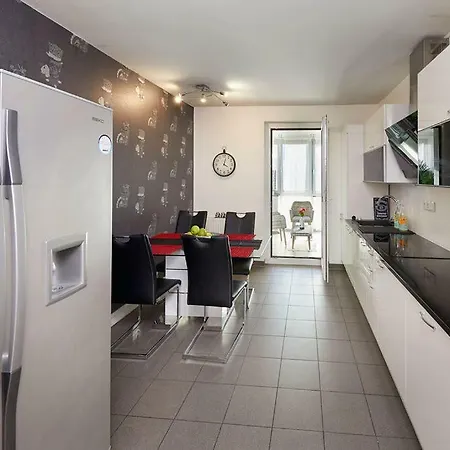 Twin Tower Homestay Vienna