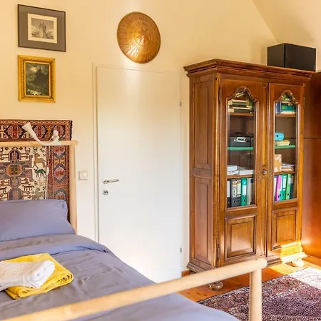 Homestay Town House Near Metro & Center