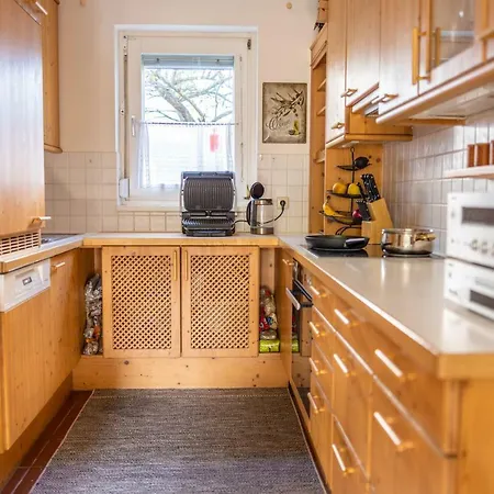 Town House Near Metro & Center Homestay