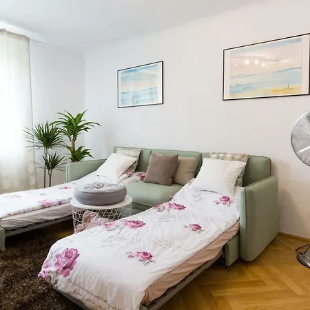 Rudolfsplatz Apartment