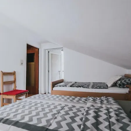 Apartmán Garden House With Parking Lot *