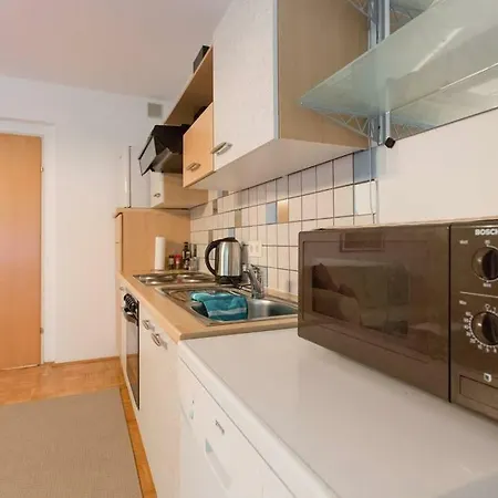 Relaxing Terrace In Lively Area Apartment *