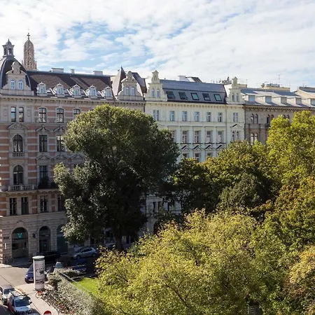Rudolfsplatz Apartment