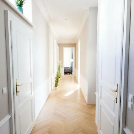Apartment Urania - Mai's