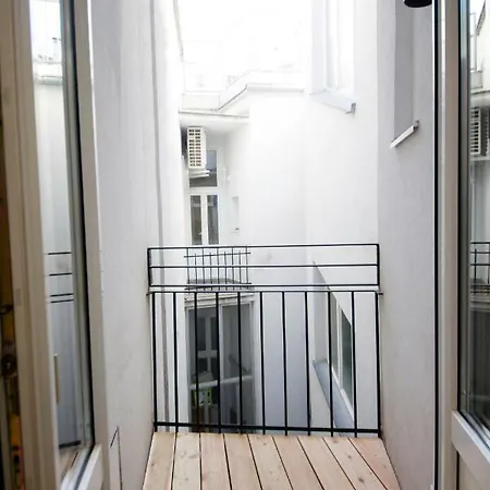 Apartment Urania - Mai's *