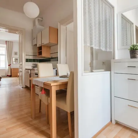 Charming City Apartment *