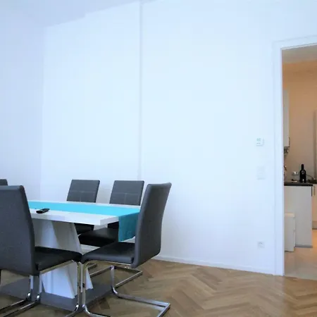 Edelweiss City United Nations Apartment Vienna