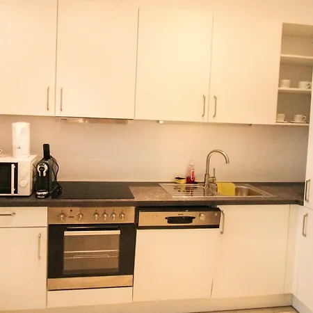 Edelweiss City United Nations Apartment Vienna