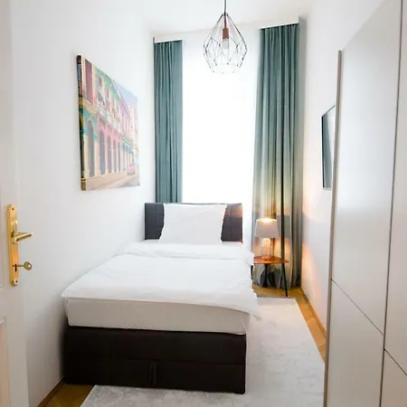 Naschmarkt - Mai's Apartment Vienna
