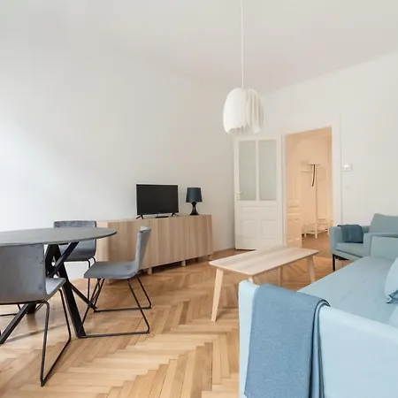 Apartmán Universum 2 *