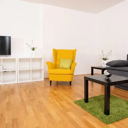 - Schwarzenbergplatz Apartment