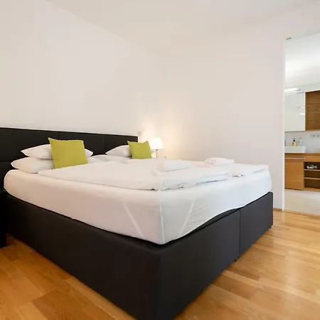 - Schwarzenbergplatz Apartment Vienna