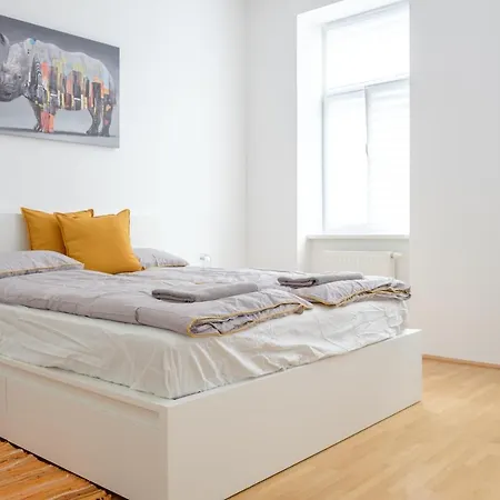 Experience Apartment *