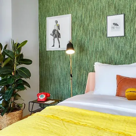 Max Brown 7th District, Part Of Sircle Collection 4* Wenen